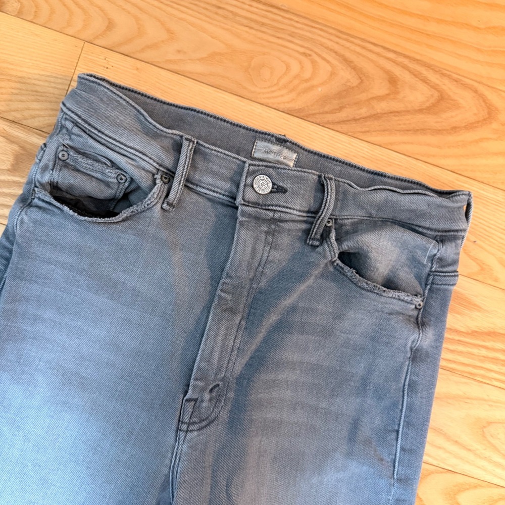 MOTHER High Waisted Weekender Fray Jeans Sz 28 in Catch Me Outside Gray Flare